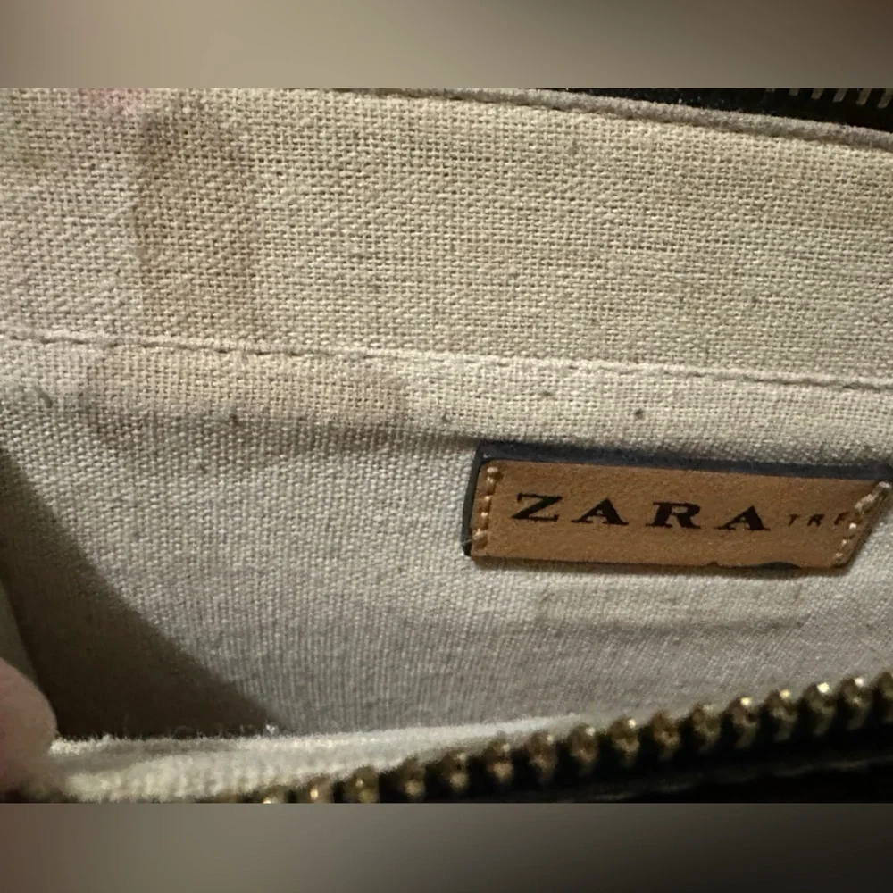 257 Zara | EUC Tan Floral Applique Crossbody Bag (9”x6”x2,5”)